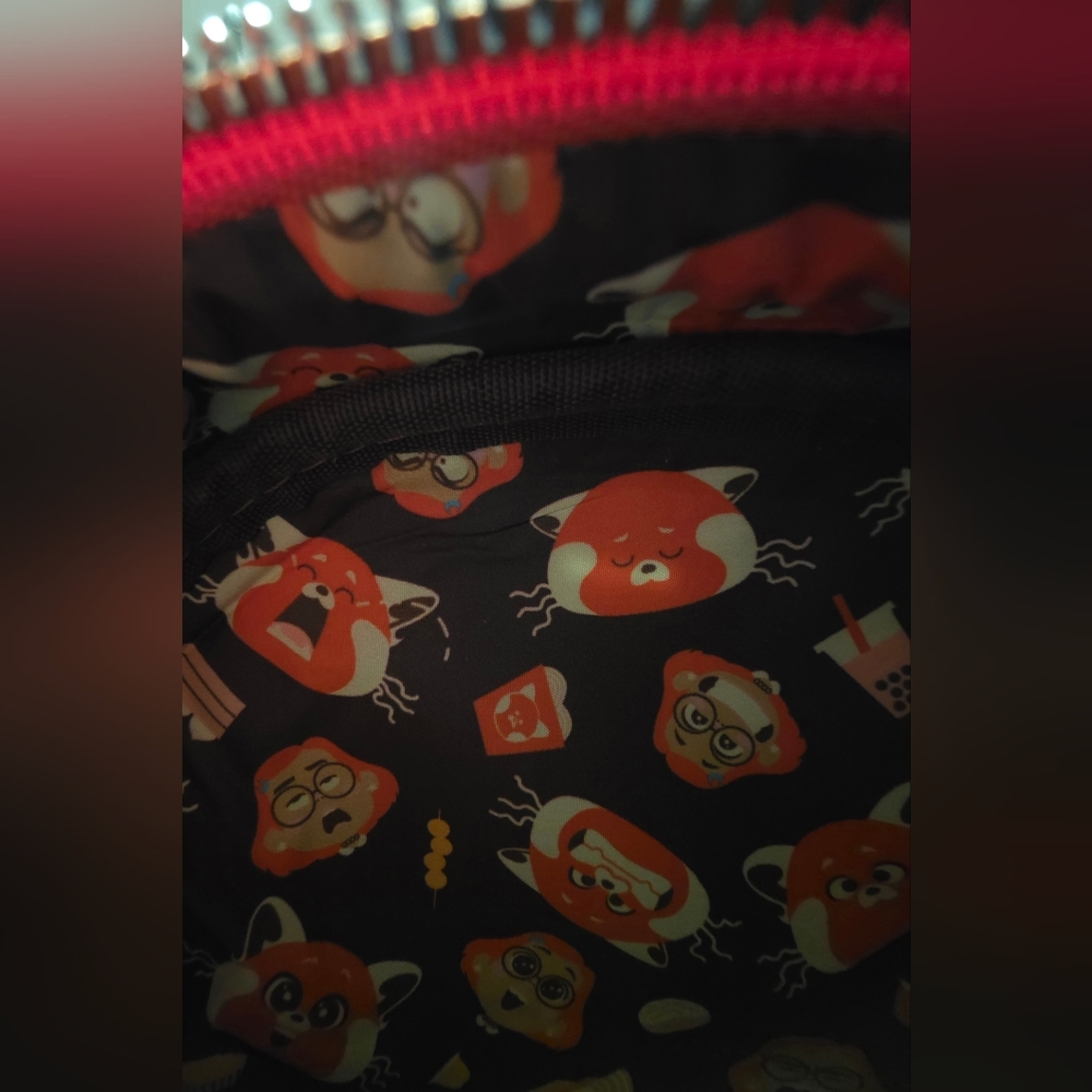 Disney Pixar Hard Tag Loungefly Turning Red - Mei Mei Mini Backpack - Picture 5 of 6